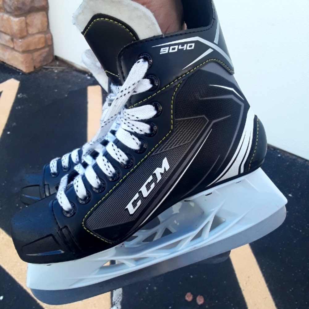 Hockey skates